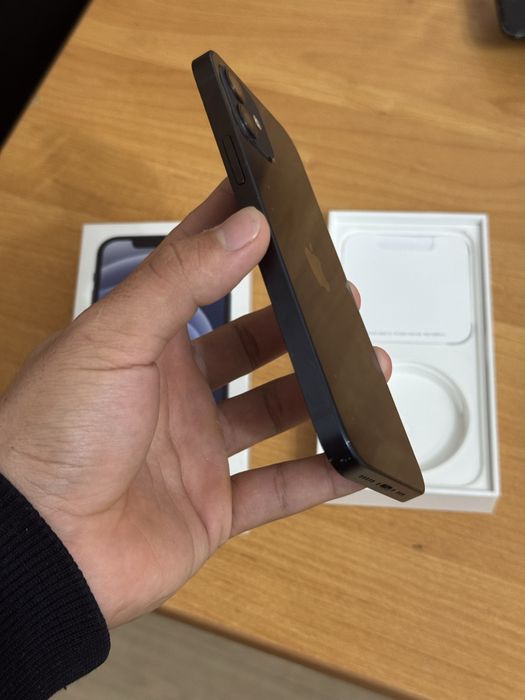 Айфон 12 в идеальном состоянии