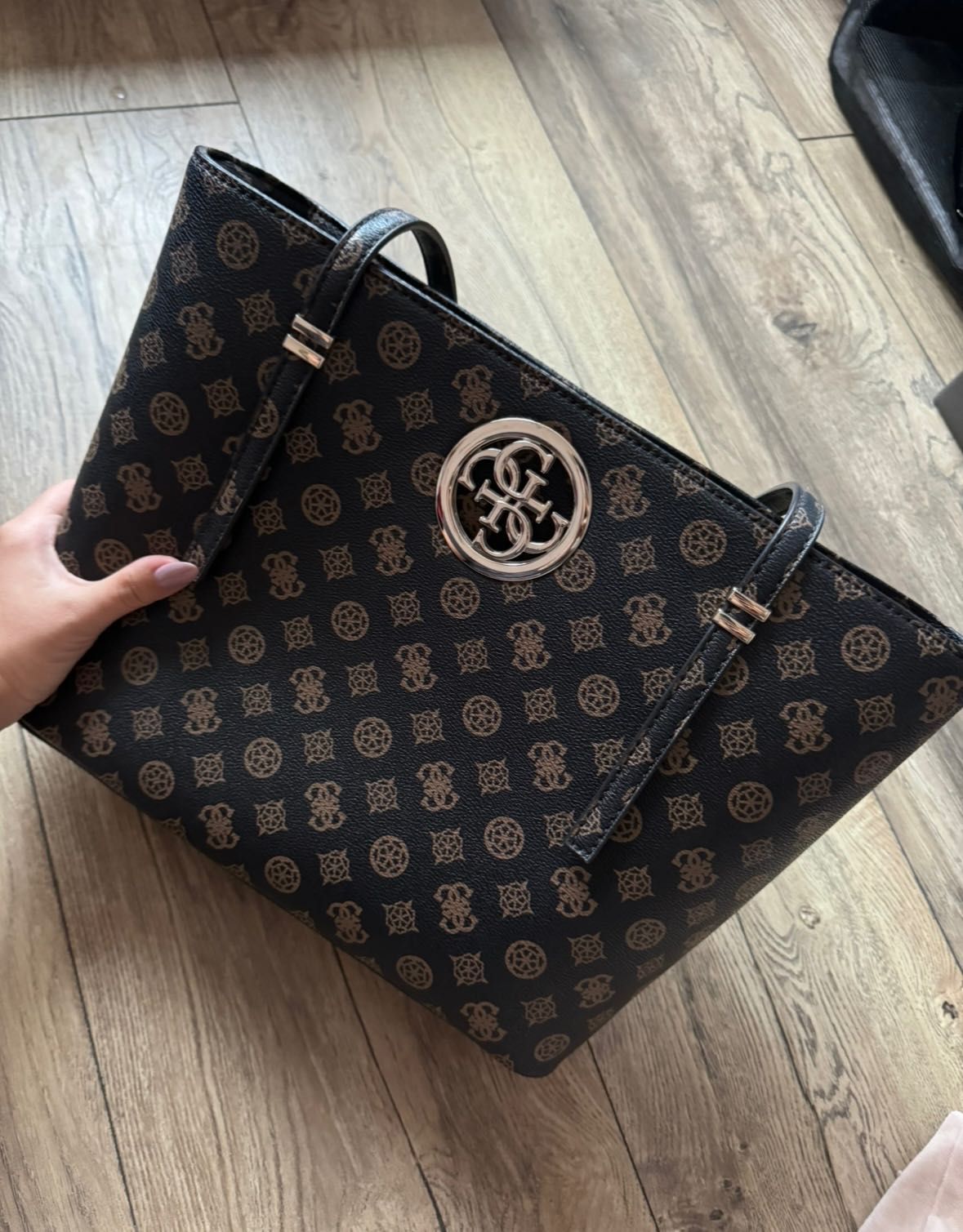 Чанта Guess кафява кожа