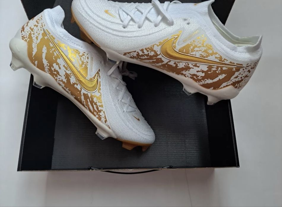 Бутонки nike phantom 42, носени няколко мача,супер запазени!