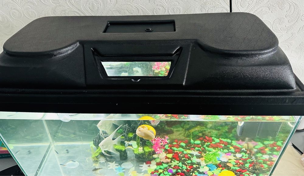 Продам аквариум с рыбками 100 литров