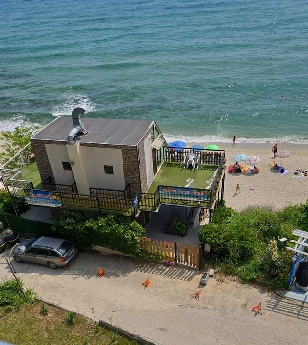 Нова Година или Коледа в къща с ресторант на плажа.