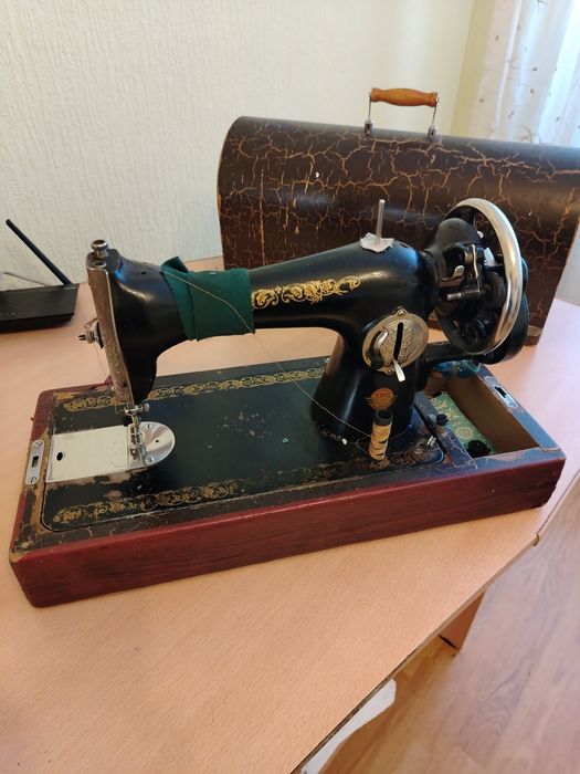 Продам швейную машинку (70,лет, Ретро)