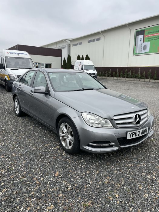 Fata mercedes c klasse  - capota / bara / far / aripa