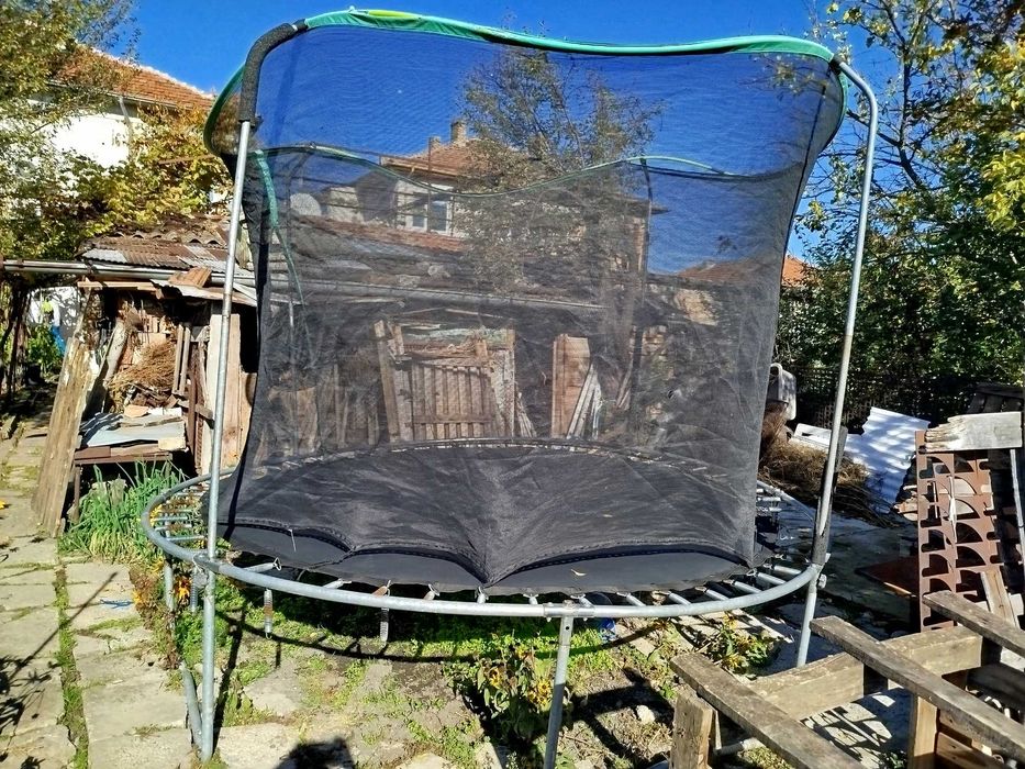 Голям батут в добро състояние