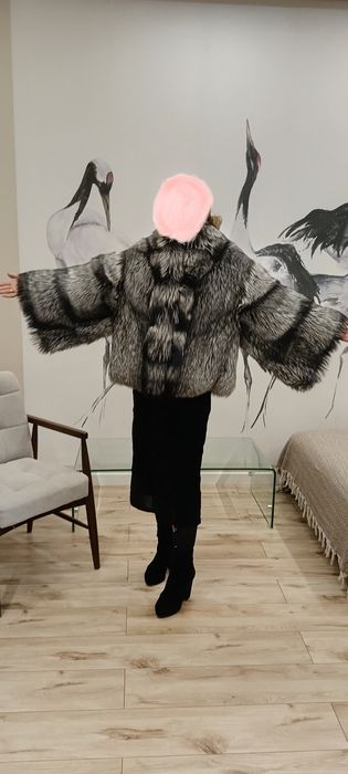 Шуба чернобурка новая.