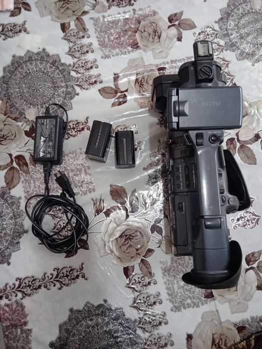 Видеокамера сотилади