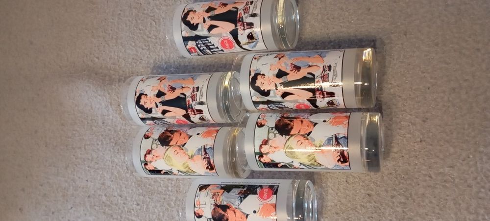 Vas nou de yena și set de  pahare vintage