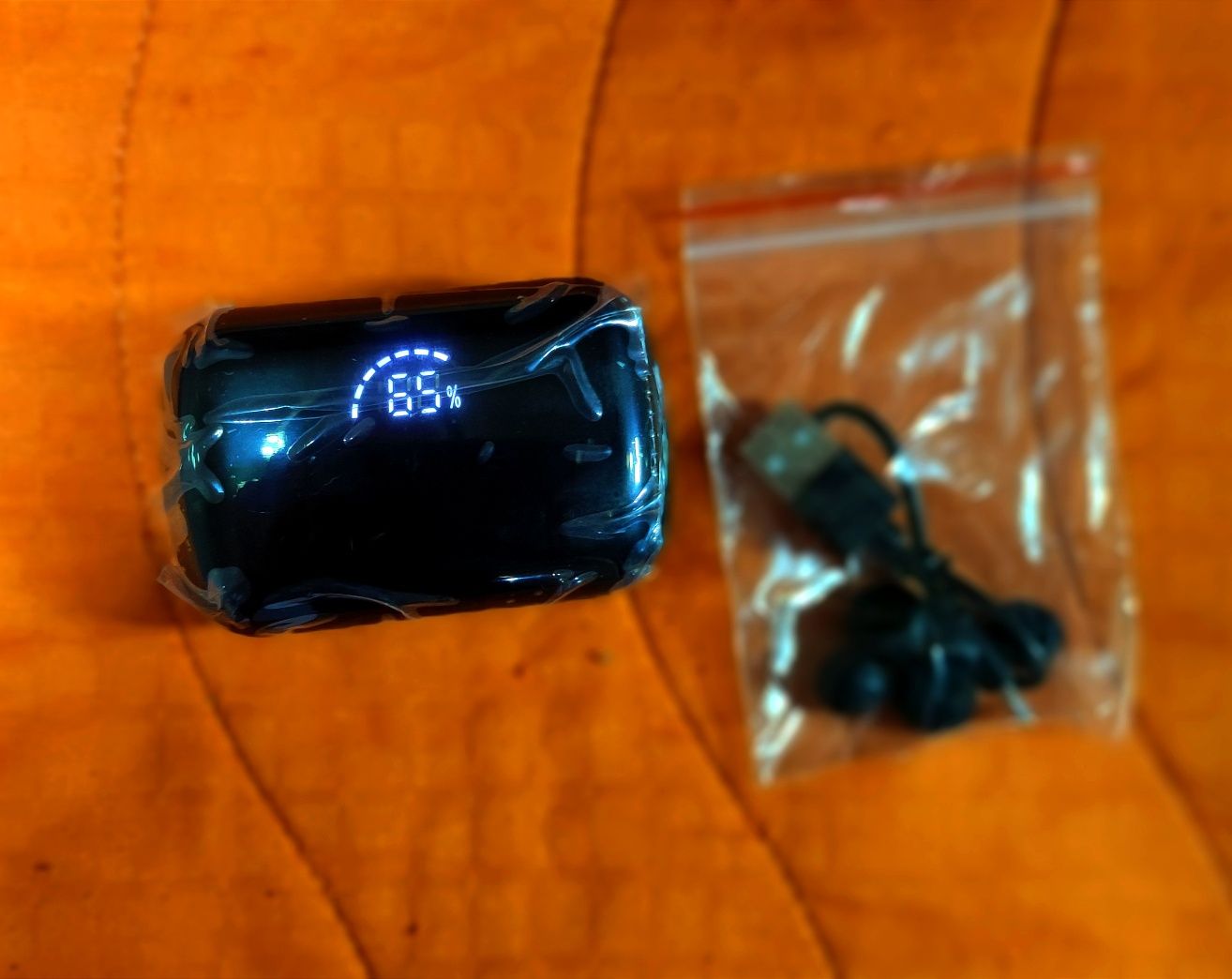 Нови Bluetooth Слушалки със Тъч сензори и лед дисплей.