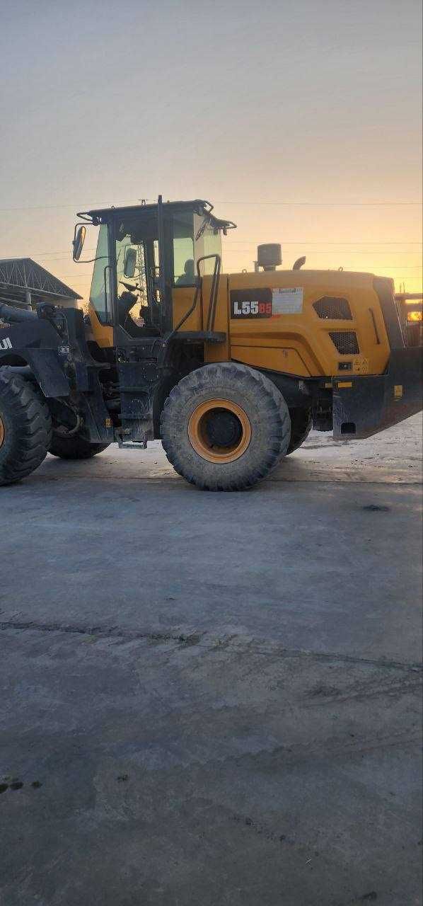 Продается Фронтальный погрузчик SHANTUI L55-65