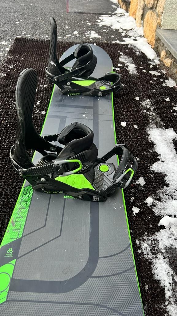 Vând placa de snowboard Nitro Ultimate 162 cu legături Nitro Machine