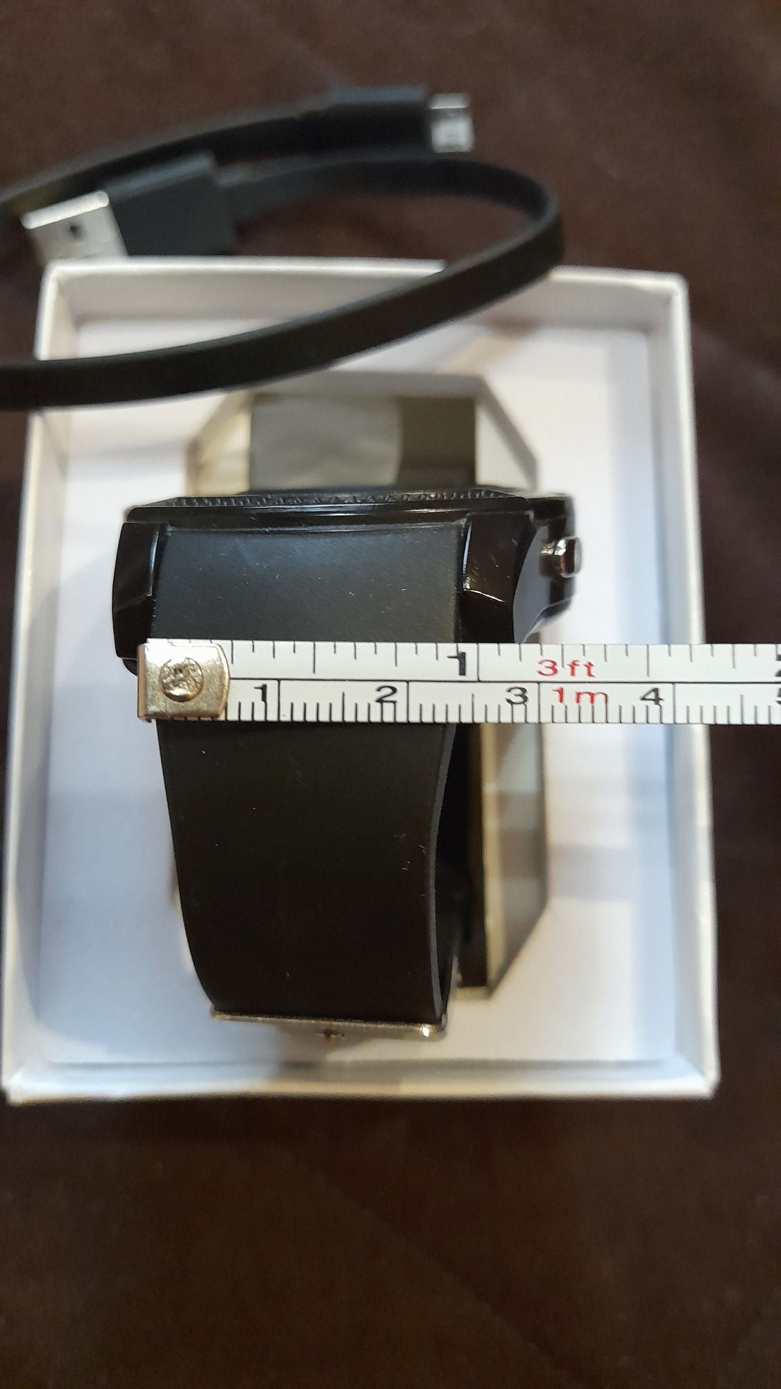 Часовници 2 бр Smart Watch без батерия.