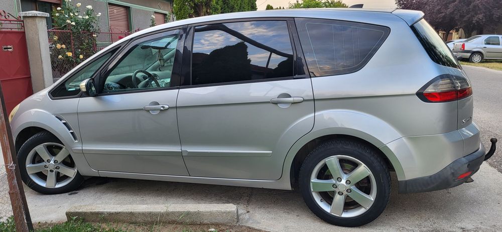 Vând  Ford  Smax