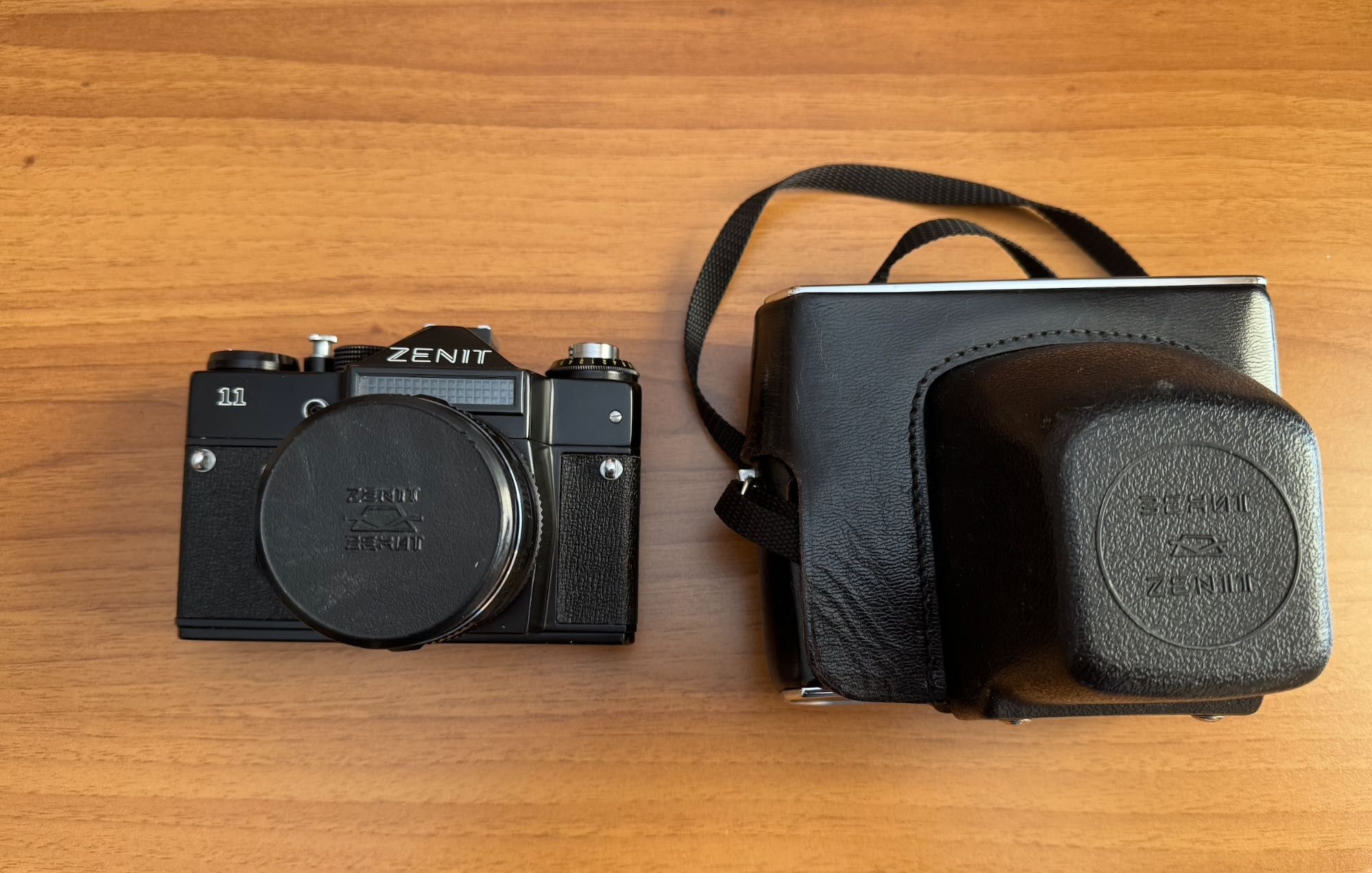 Продавам фотоапарат ZENIT 11 с обектив NELIOS-44M-4