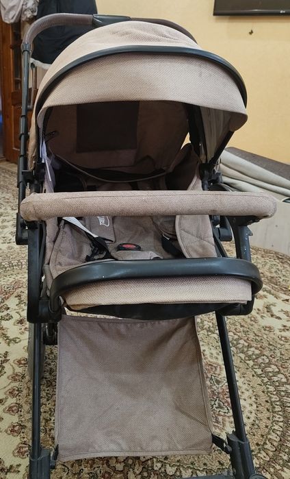 Продам детскую прогулочную коляску