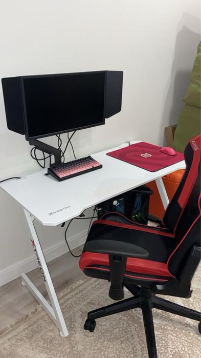 есть торгигровой компьютер полный комплект + стол и кресло