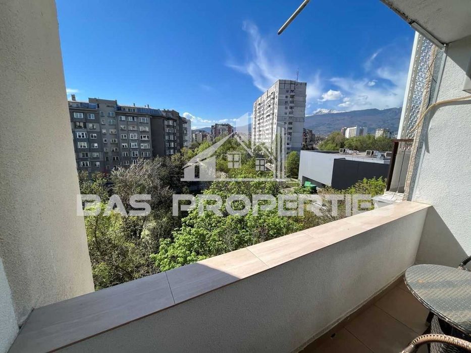 Продава се Двустаен апартамент в София, Център - 65 кв.м за 3385 €/кв.м - Снимка #2