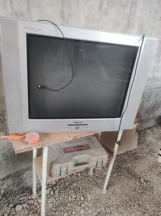 Sony tv ishleydi korpusda singan  joyi bor