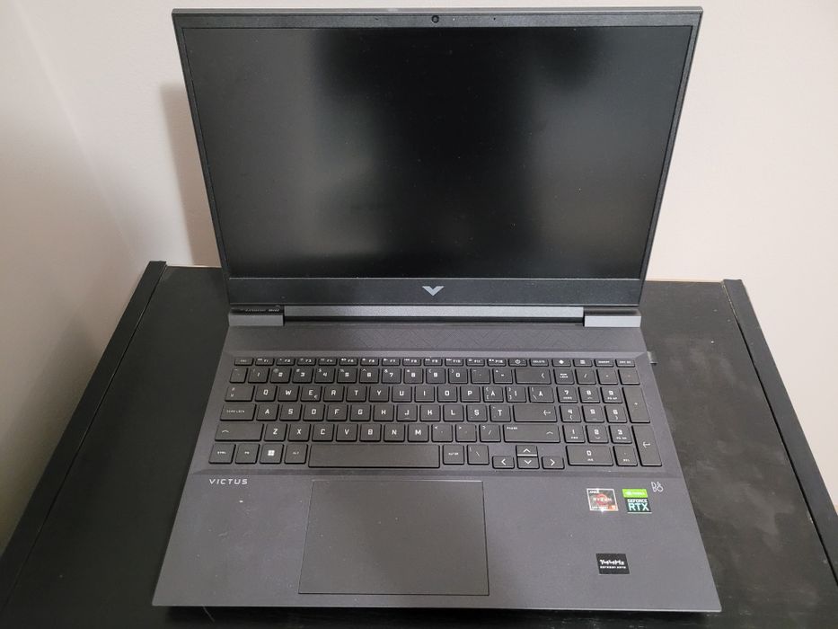 Vând laptop Victus by hp