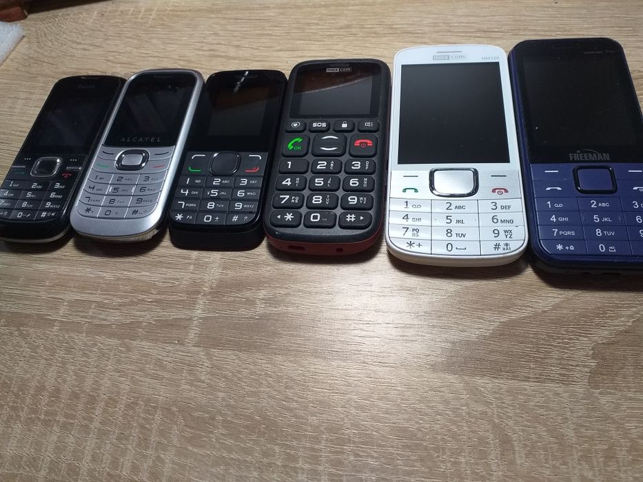 Vand telefoane cu butoane/taste