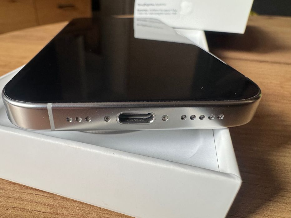 iPhone 16 pro с гаранция