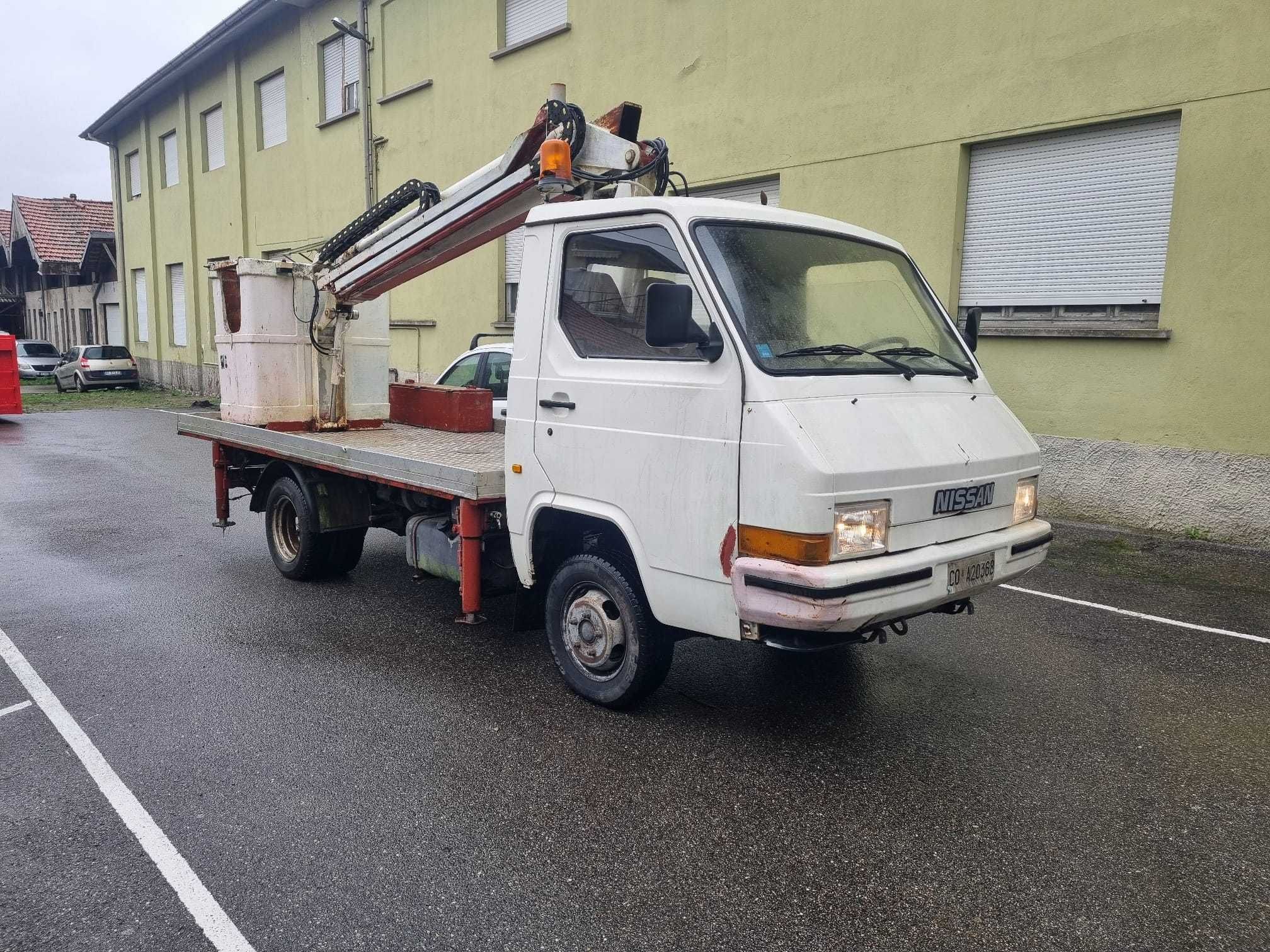 Автовишка Nissan Trade 3.0 D
