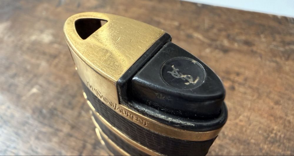 Bricheta Yves Saint Laurent auriu cu piele