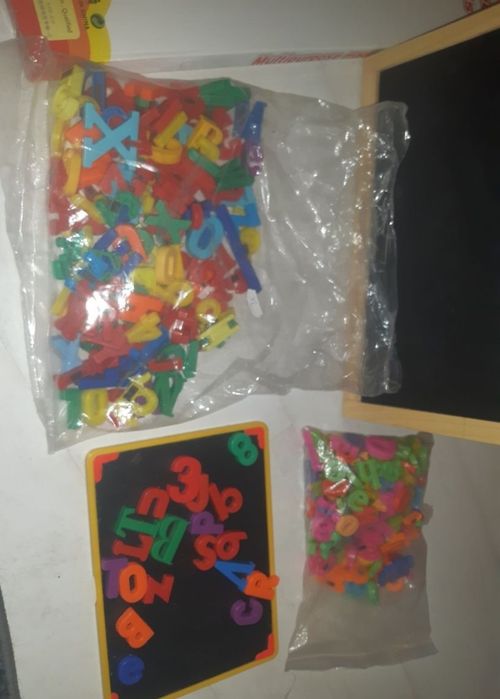 Vand tabla magnetica cu 2 fete,cu litere si cifre