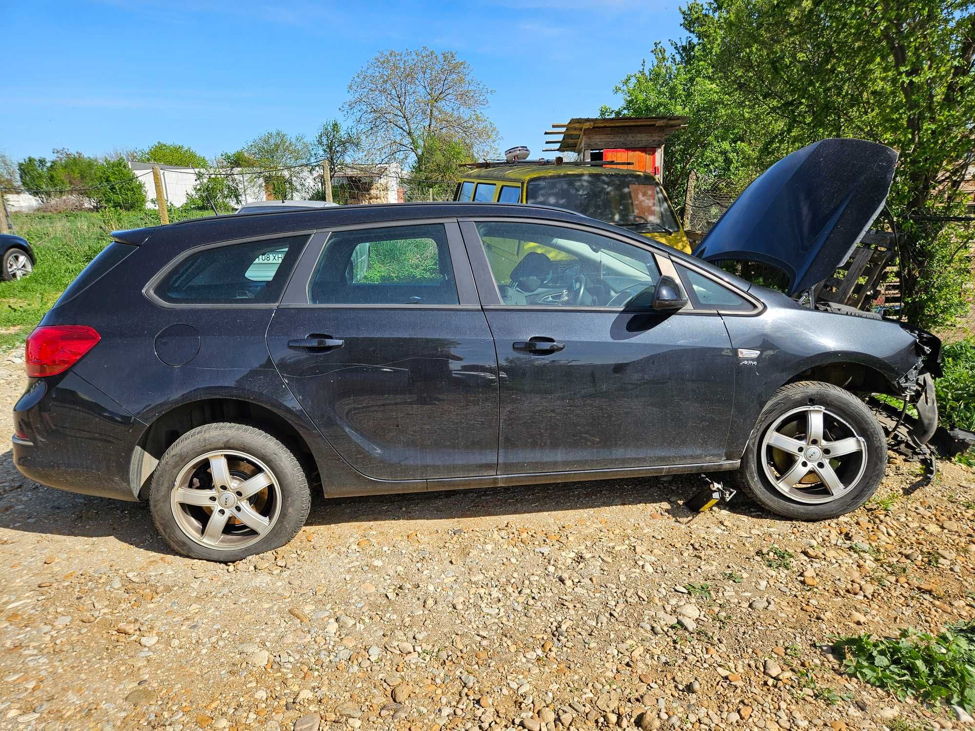 Opel Astra J facelift Avariat