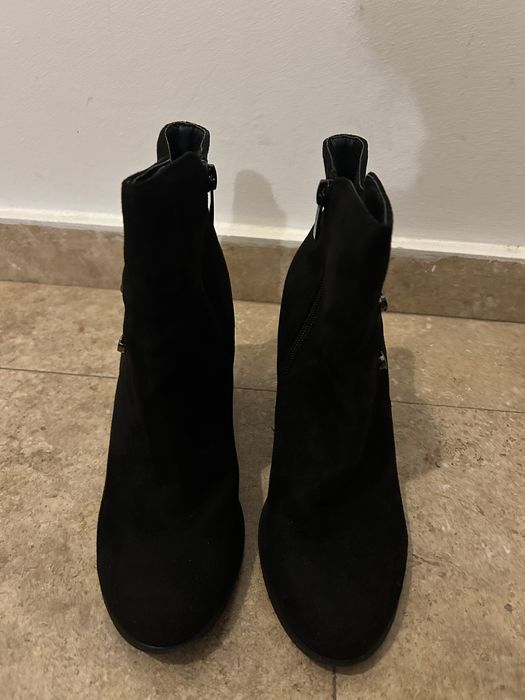 Botine negre cu toc