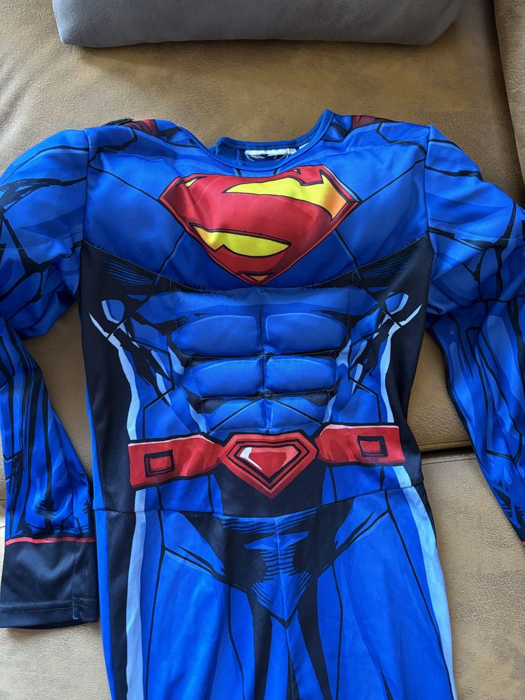 Superman обликло 6-8 години
