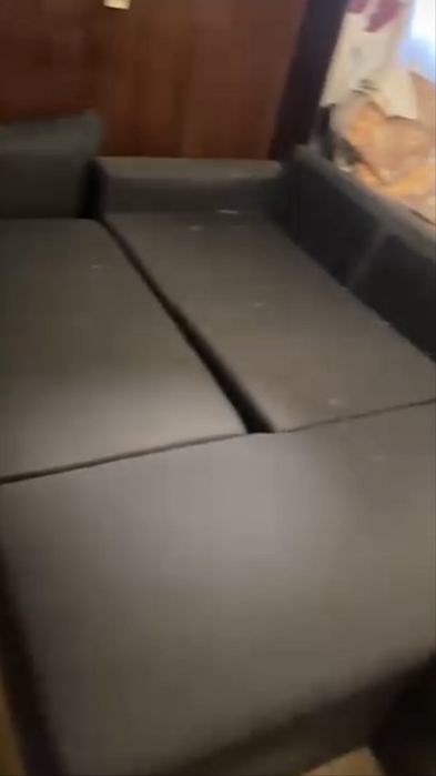 Продавам черен диван