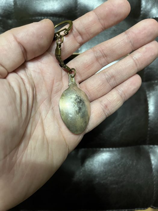 Breloc pentru pasionatii de ceasuri realizat din 4 cadrane