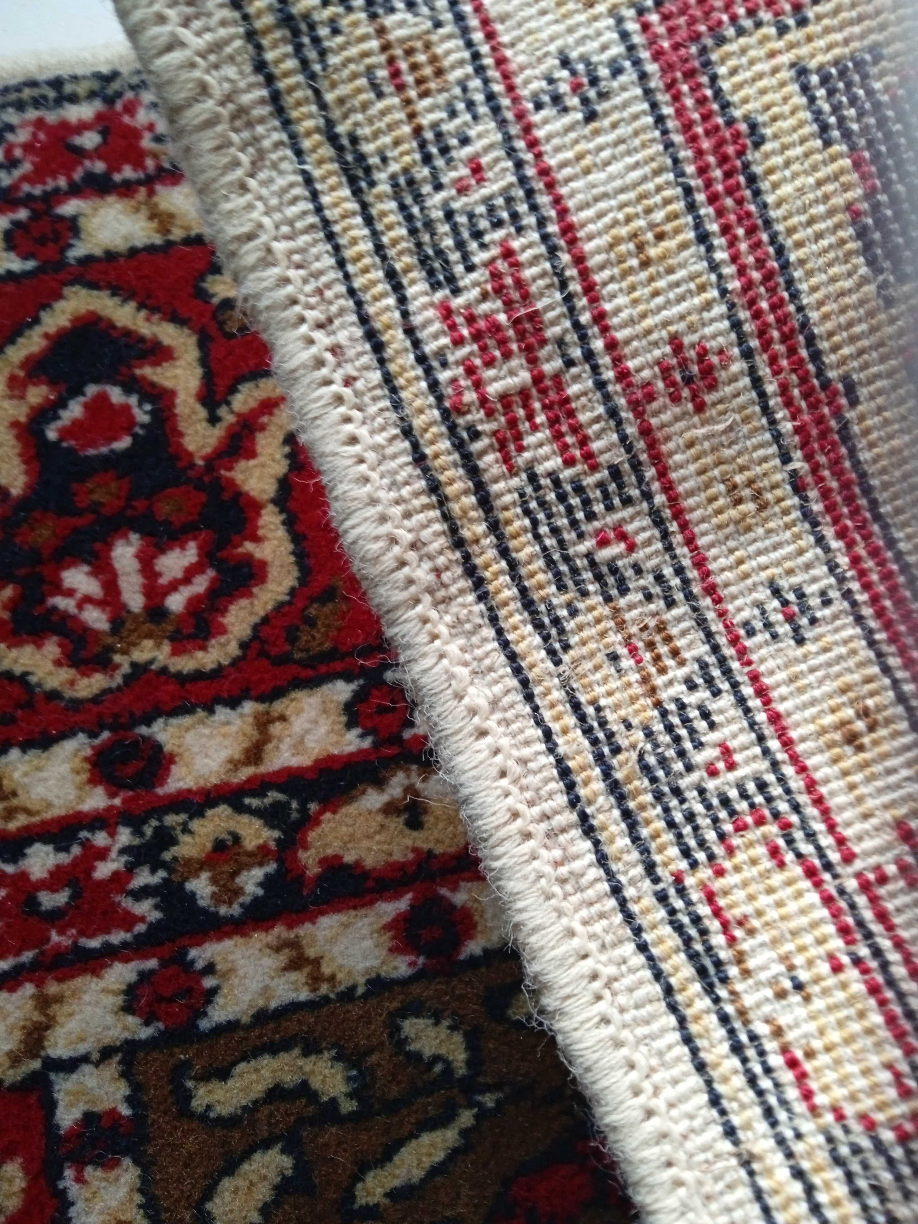 Продавам неупотребяван голям килим - тип персийски- 2.4м x 3.4м