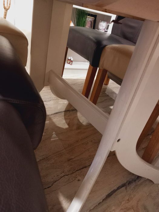 Masa cu scaune de piele