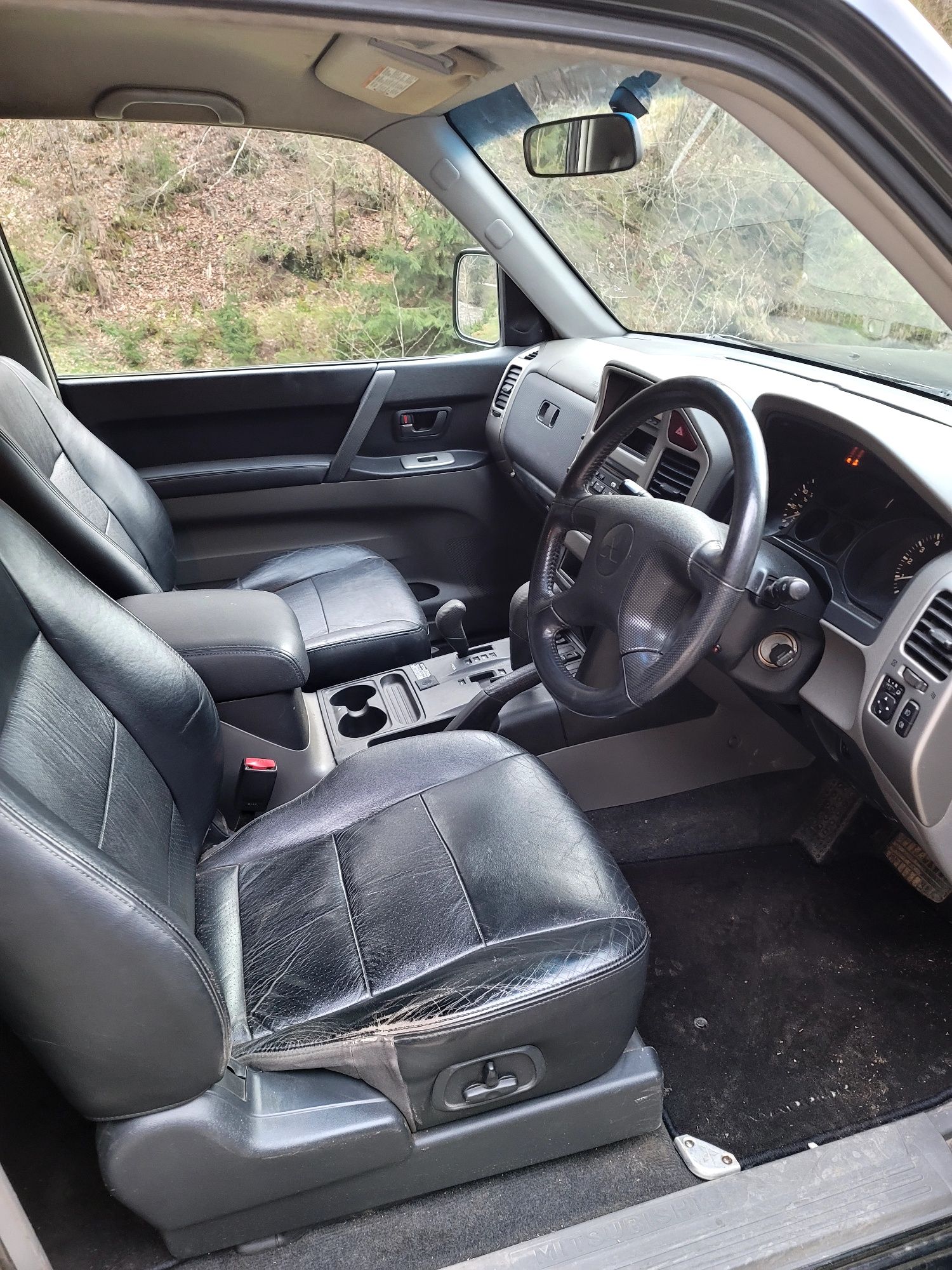 Vand sau Dezmembrez mitsubishi pajero mk3 motor 3.2 cutie automată