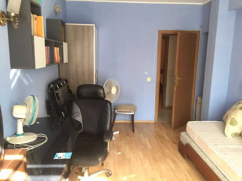 Продава се Тристаен апартамент в Бургас, Възраждане - 110 кв.м за 765 €/кв.м - Снимка #4