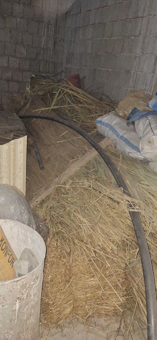 Chorniy potolok maxsulotlari sotiladi.