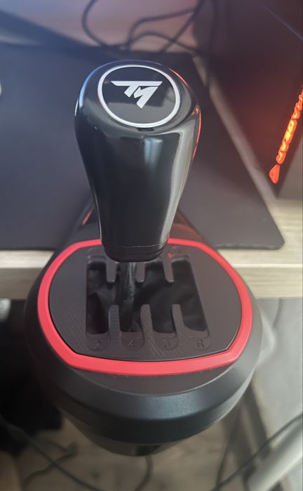 volan thrustmaster tx nou th8s
