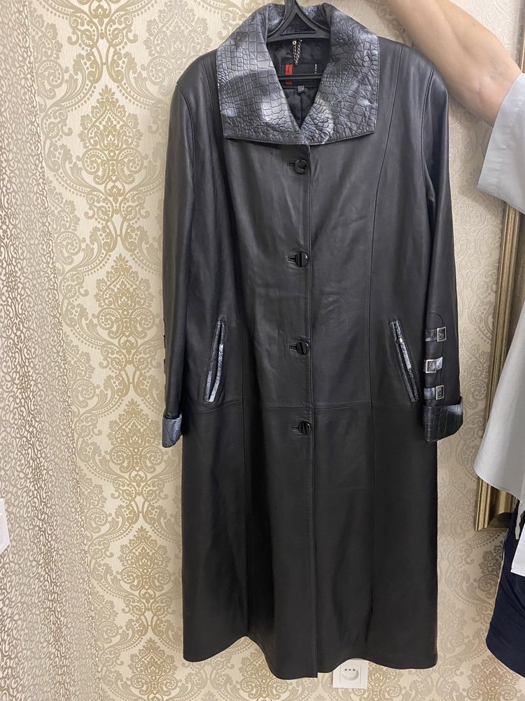 Продам кожанку женскую размер 52