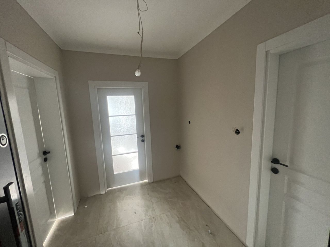 Продава се Двустаен апартамент в Кърджали, Гледка - 89 кв.м за 1068 €/кв.м - Снимка #3