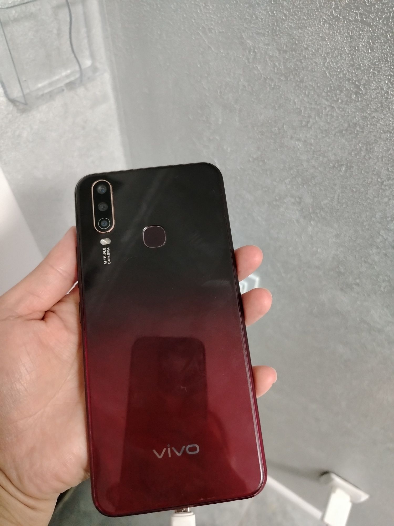 Продам  смартфон Vivo Y12