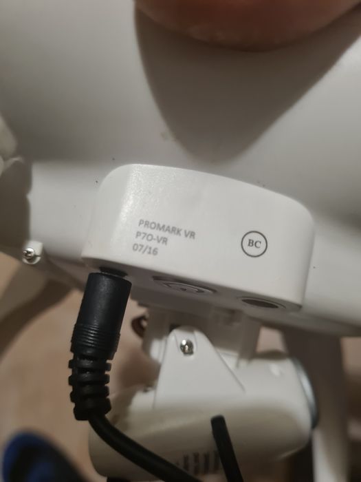Drona cu camera fără încărcător sau maneta