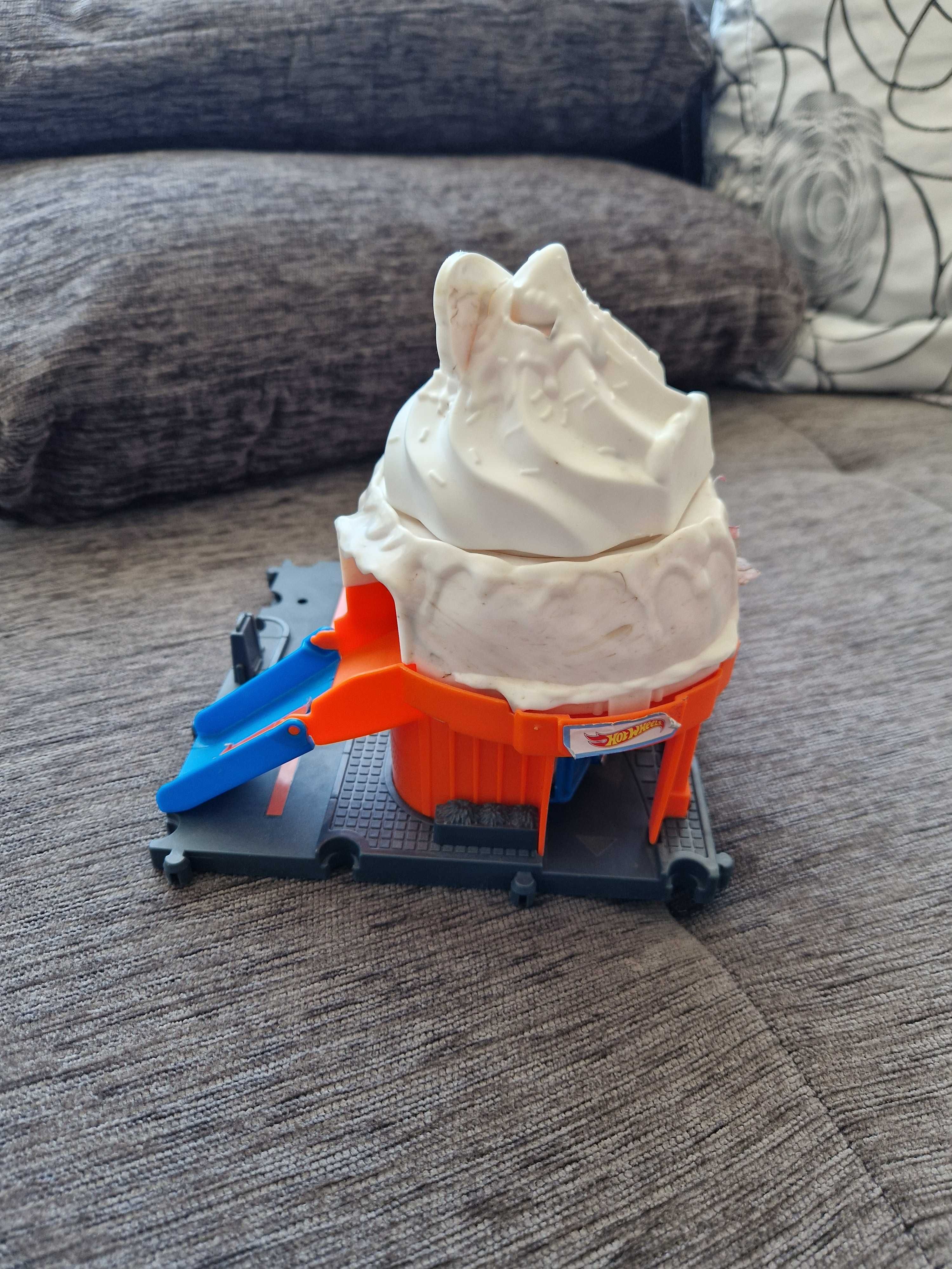 Игрален комплект Hot Wheels - Магазин за сладолед