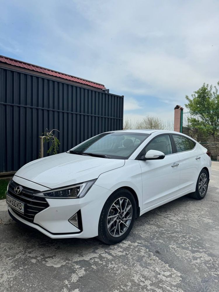 Продается Hyundai Elantra AT 2.0 Elegance пакет “High-Tech” (+Style)