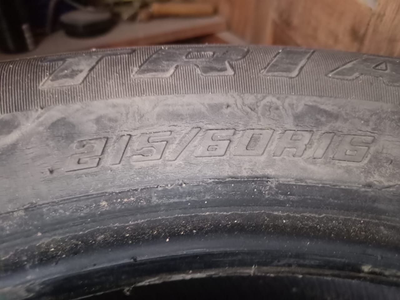 Продаётся зимние шины липучка