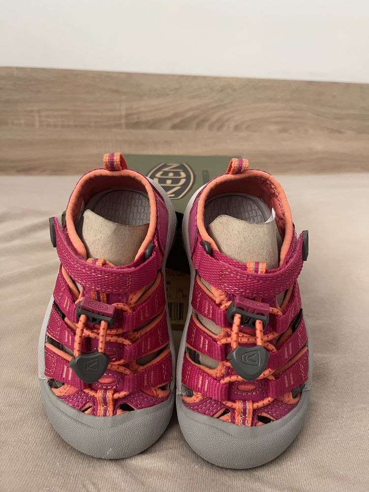 Нови детски сандали Keen размер 24