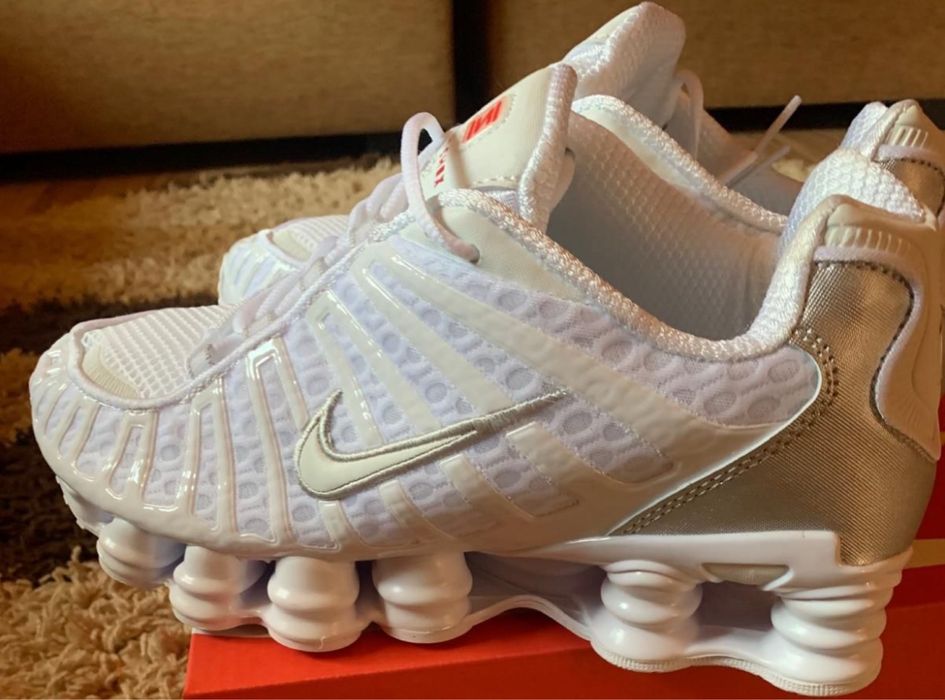 Vand adidasi nike shox cu cutie
