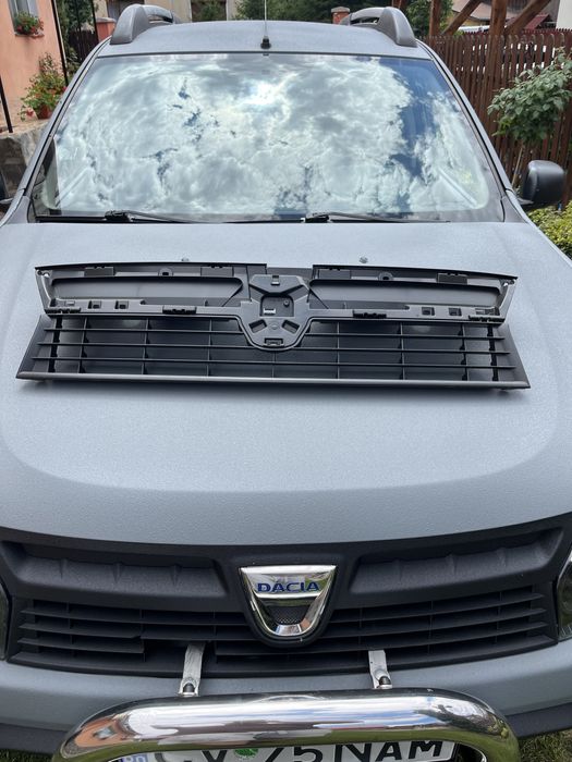 Grila dacia duster 2012