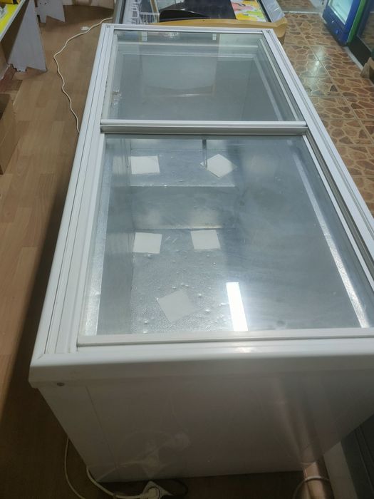 Морозилка , очень хорошо морозит как и мороженое так и полуфабрикаты