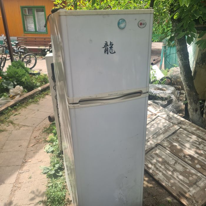 Продам Холодильник LG